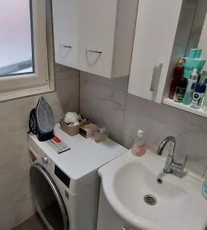 Apartman Essi شقة